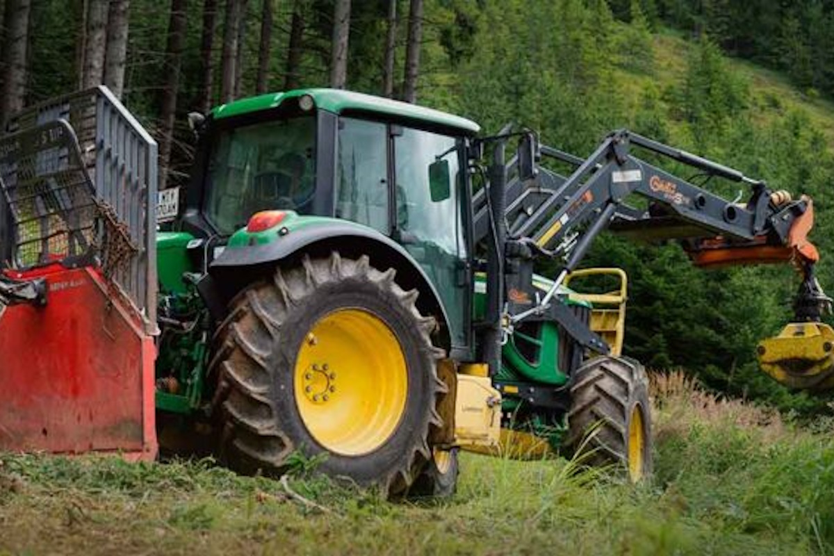 Tractores con neumáticos para tractores Lleida en viñedos